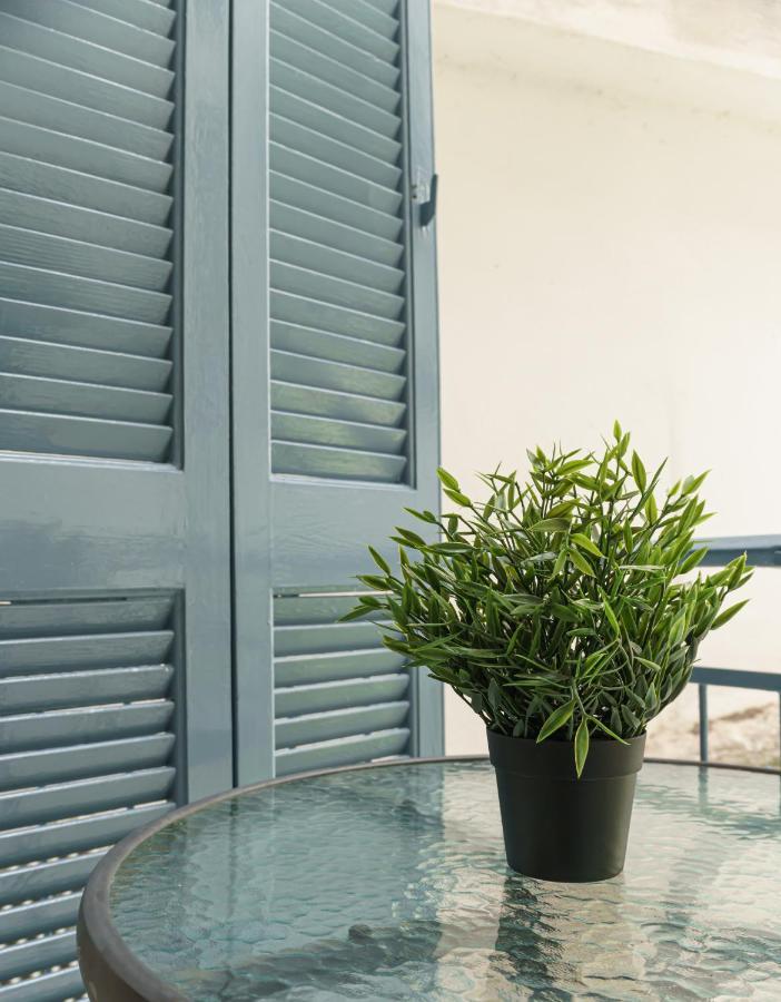Couple Getaway With Queen Bed Apartment Athens Luaran gambar